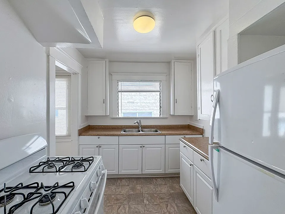 338-340 1/2 S Catalina St #338