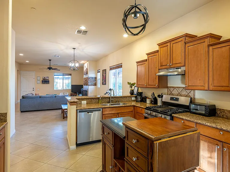4980 Surrey Ct — Photo 25