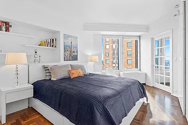 Rented by R New York