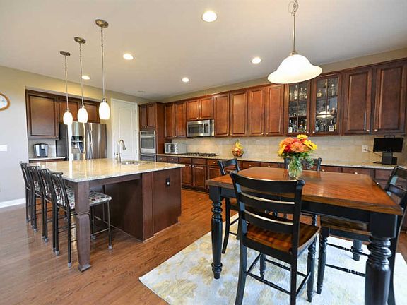 3rd image of 4900 Whispering Creek Ct