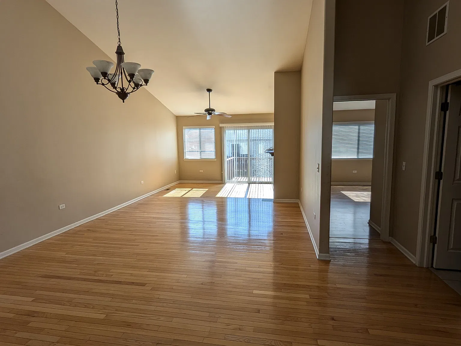 4 bed, 1870 sqft, $3,100 — Photo 3