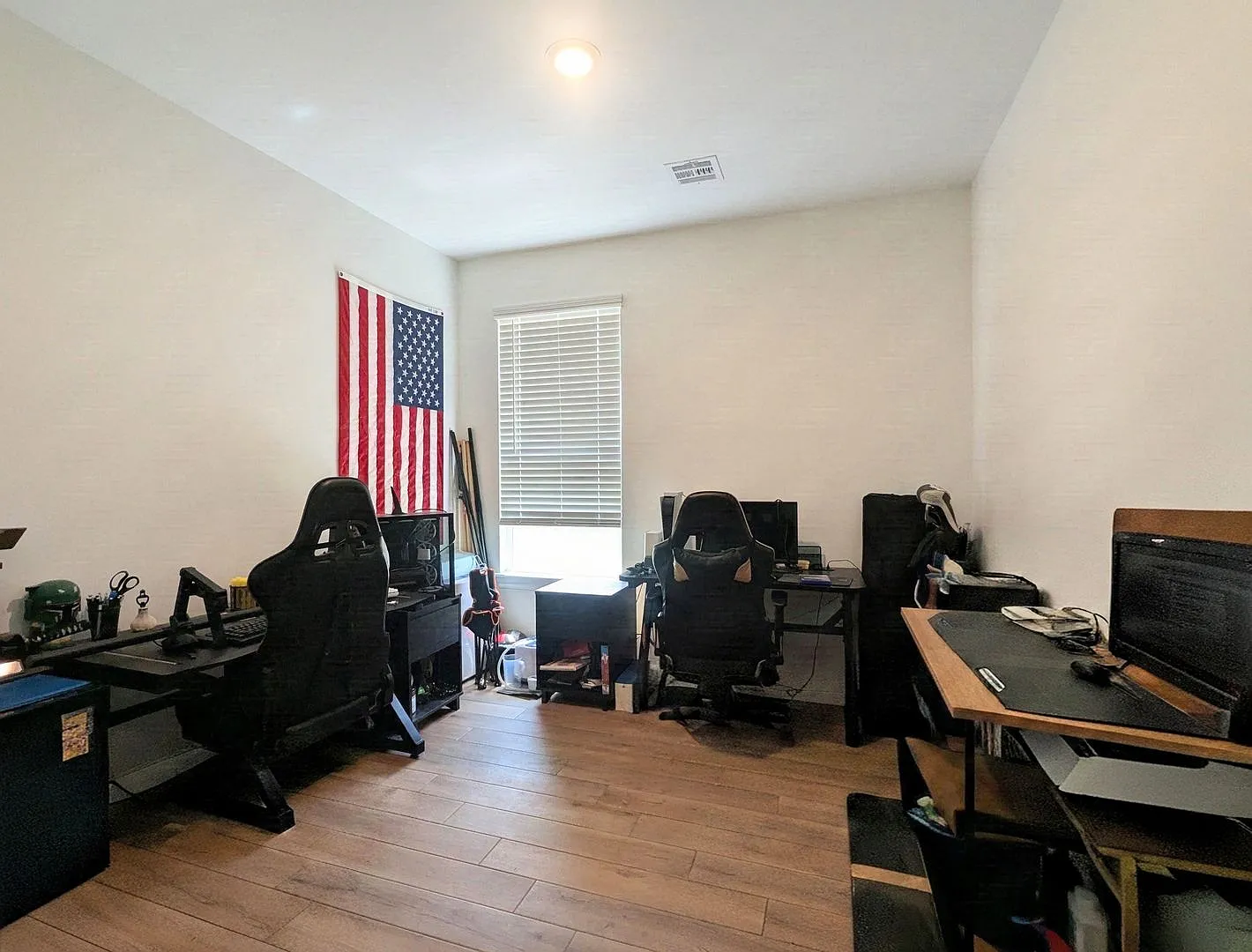 Beautiful 4-Bedroom Yukon Home with Study, 3 Full Baths & Fenced Backyard — Photo 3