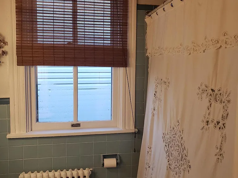Full bath with tub/shower