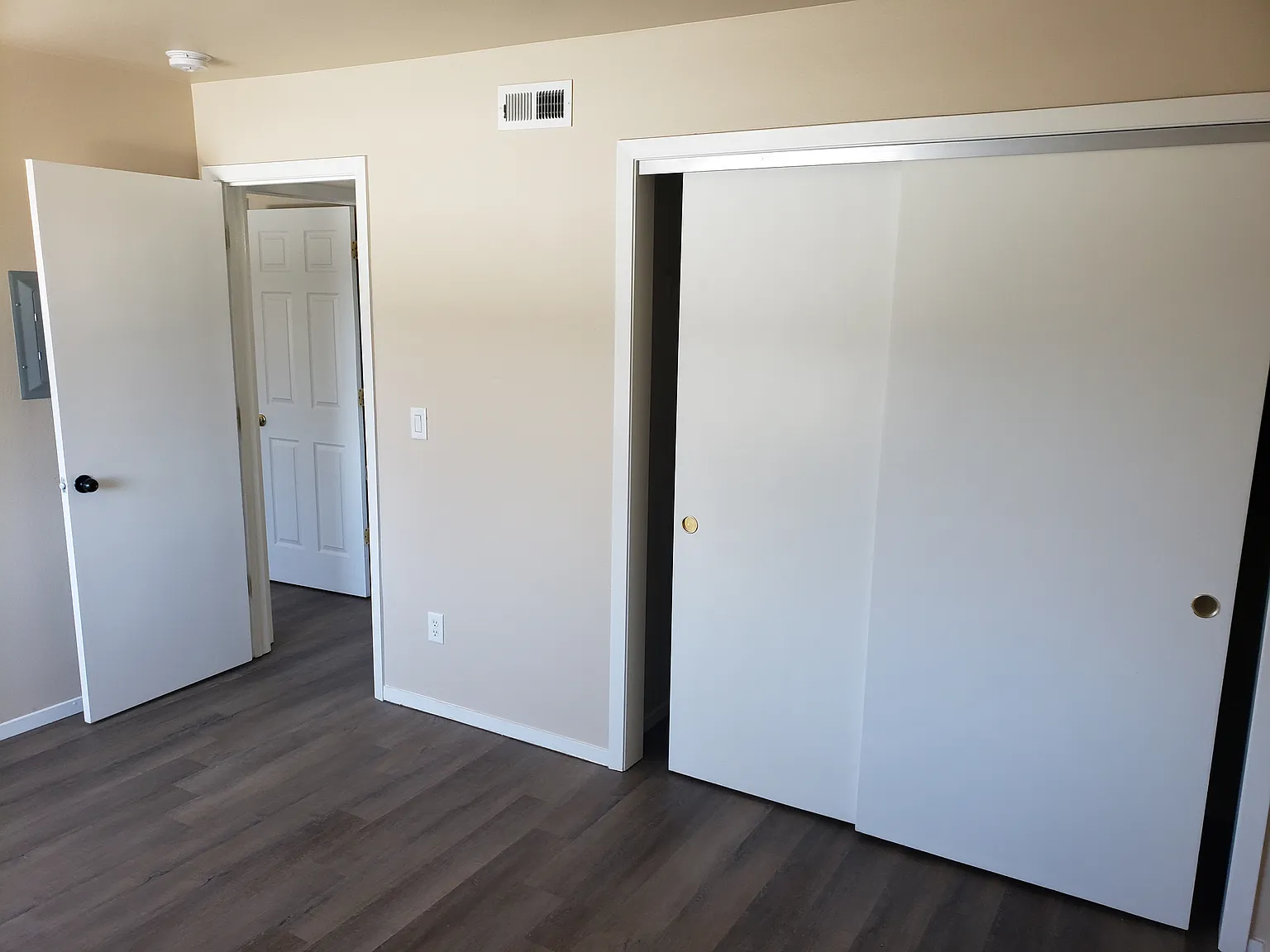 Comstock Apartments — Photo 3