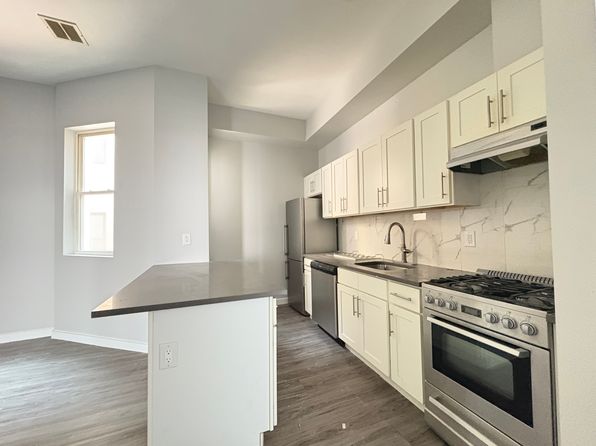 98 Clinton Ave #200B