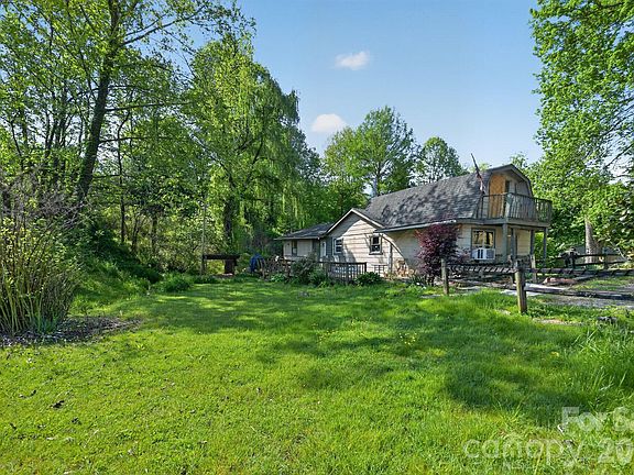 3rd image of 44 Dragonfly Ln