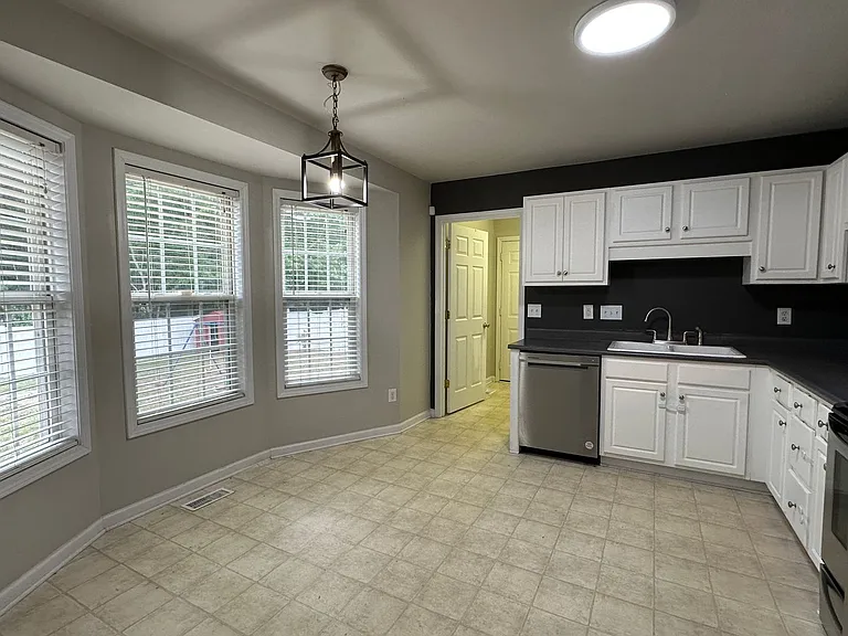 3679 Pioneer Dr — Photo 11