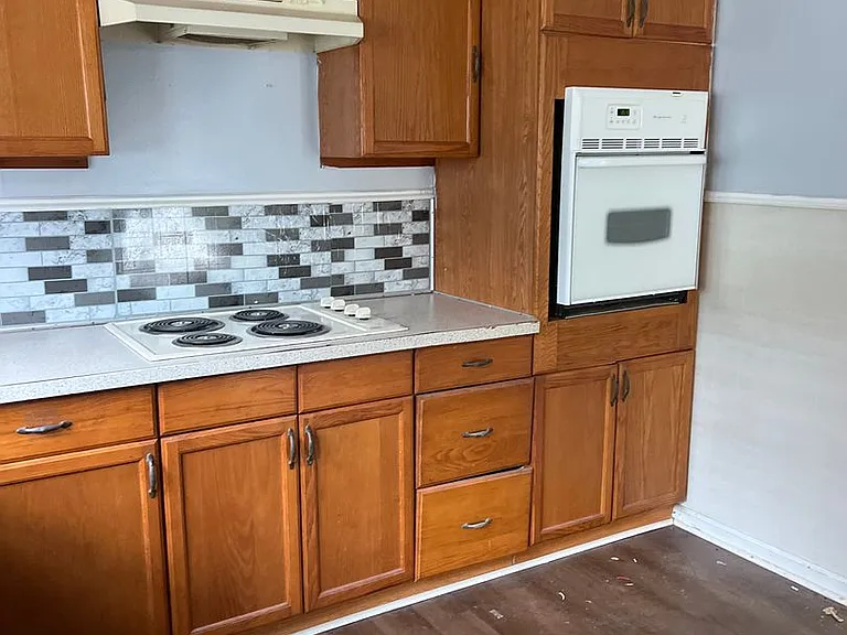 810 Marvin Ave — Photo 3
