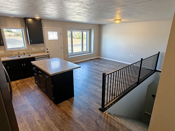 Entry Area w Island, Pantry, and Railing options