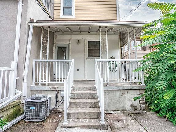 2nd image of 401 Crawford St