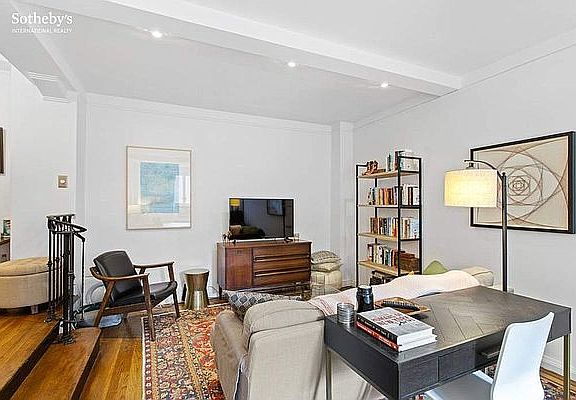 5th image of 200 W 20th St APT 302