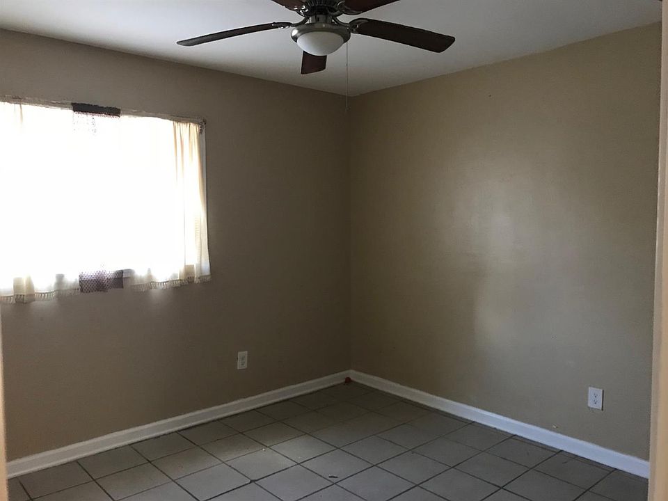 2nd image of 438 Elm St APT 3