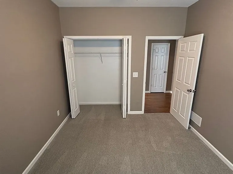 709 Stephanie Ct — Photo 9