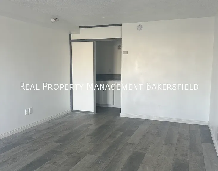 2700 White Ln #151 — Photo 10