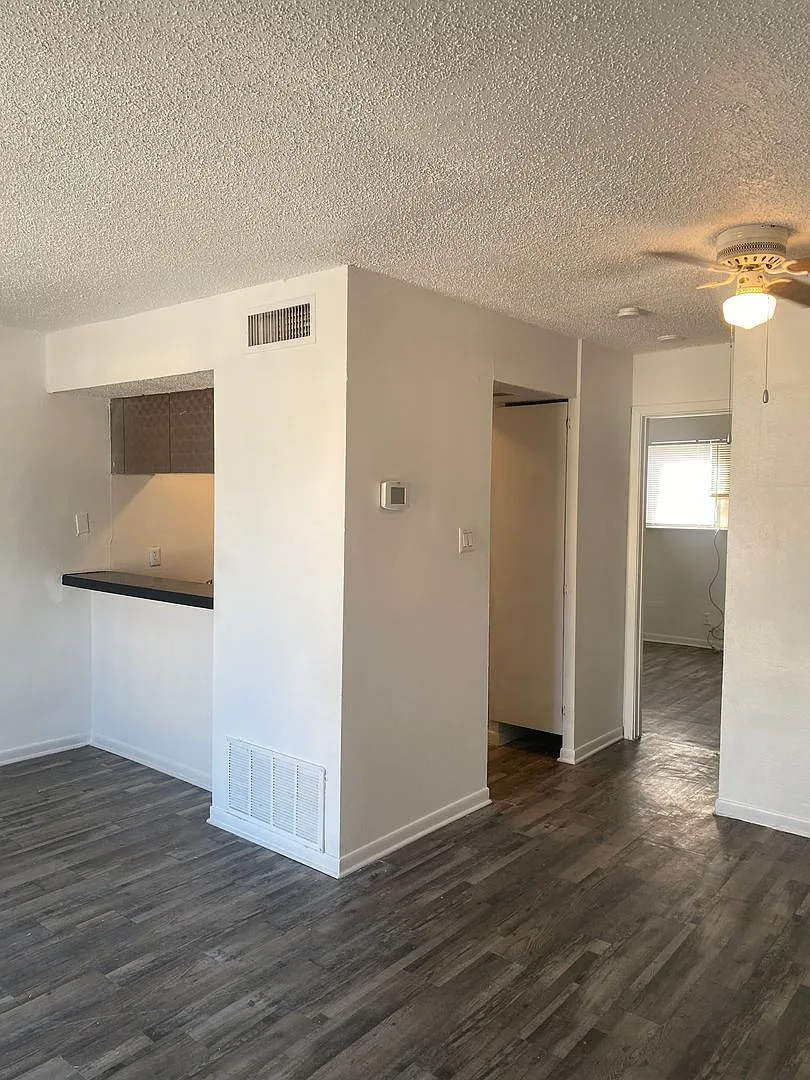 Spacious One Bedroom Near Botanical Gardens — Photo 3