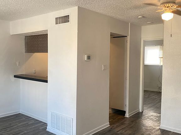 3rd image of 208 Victor St #22