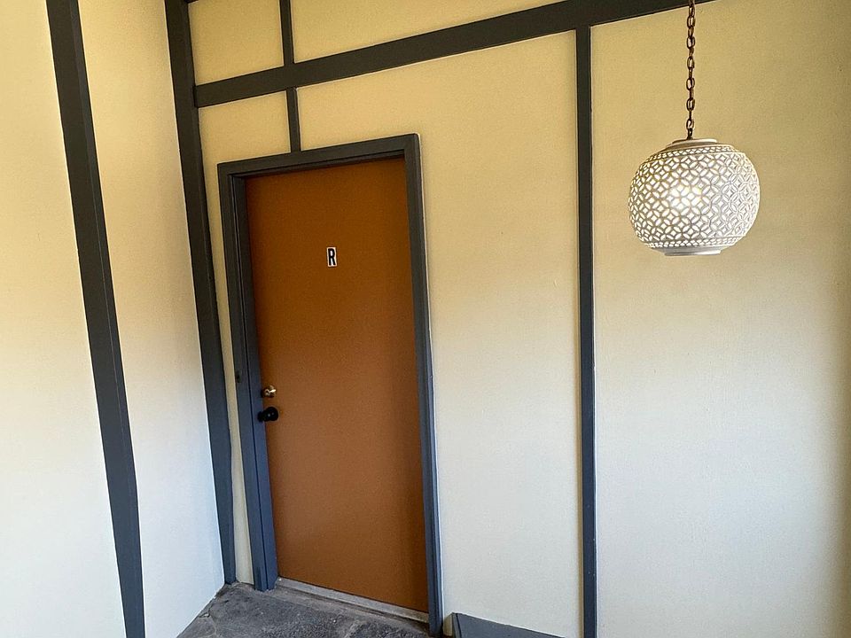 Right Unit Entry