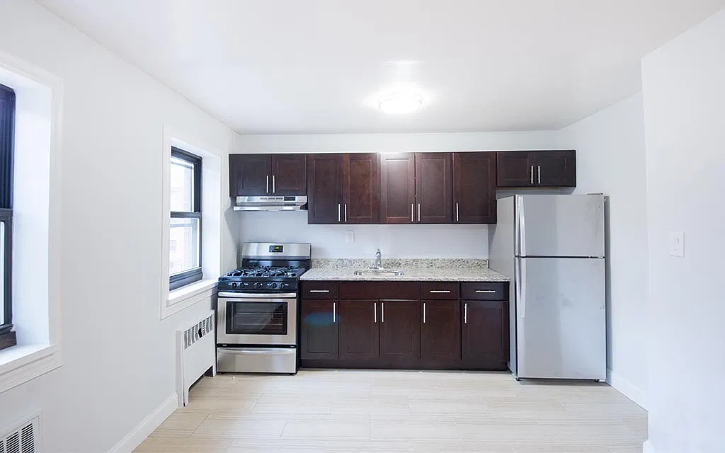 255 S Harrison St — Photo 3