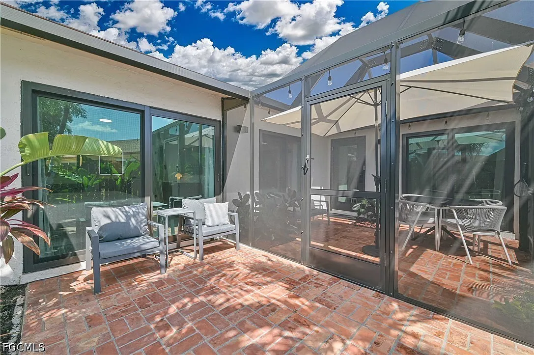 2 bed, 2.0 bath, 1006 sqft, $2,095 — Photo 3
