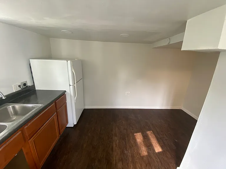 61 Pointview Rd #1 — Photo 68