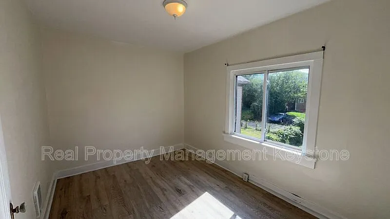 2 bed, 1.0 bath, $1,000 — Photo 3