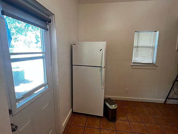 5th image of 2406 Harris Ave