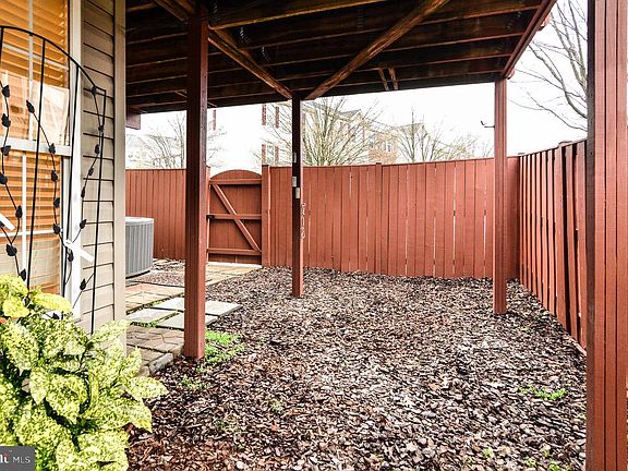 5th image of 13701 Barksdale Dr