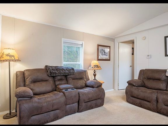 3rd image of 1667 Bonanza Dr