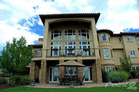 Beautiful Rear full of Windows