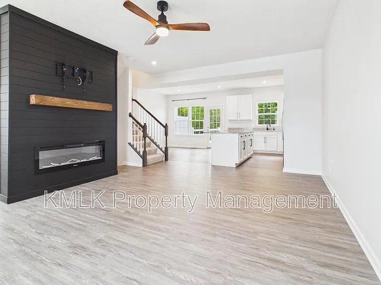 4037 N Steels Cir — Photo 11