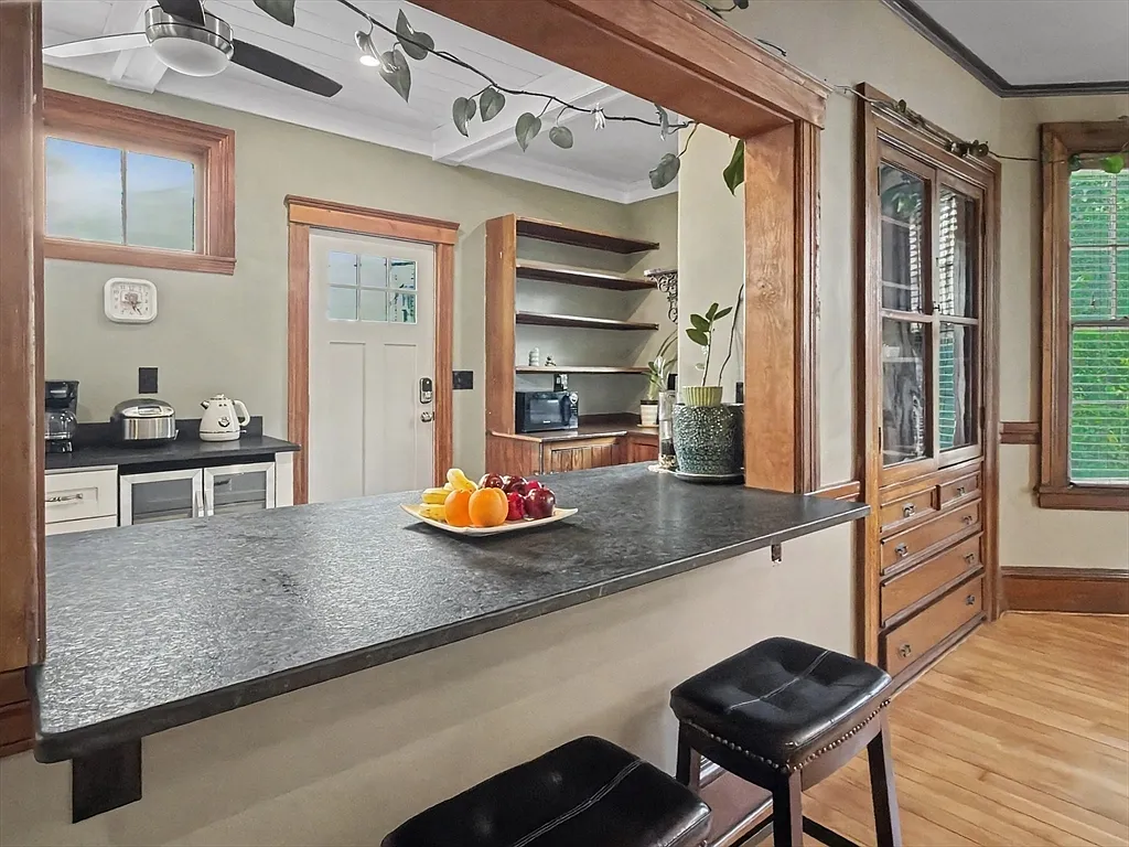 4 bed, 3309 sqft, $3,200 — Photo 3
