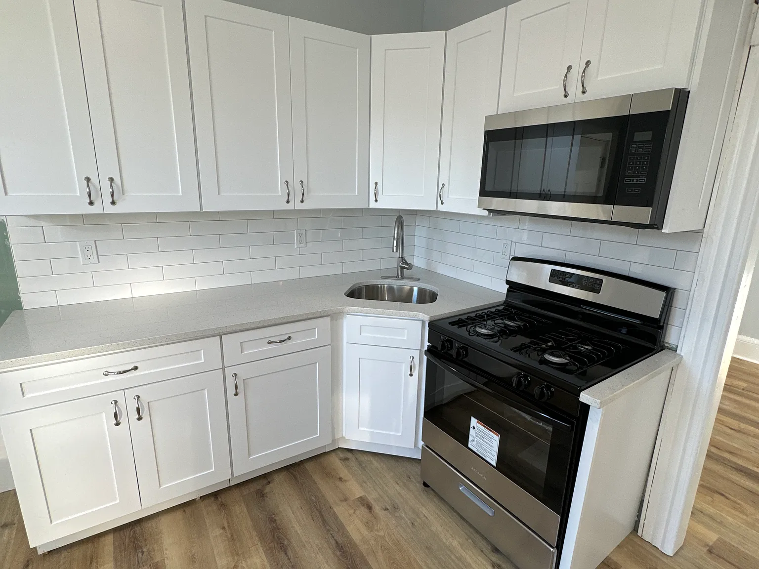 3 bed, $2,300 — Photo 4