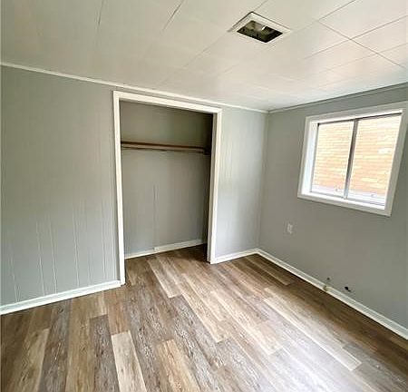 3rd image of 1068 Beaver Rd