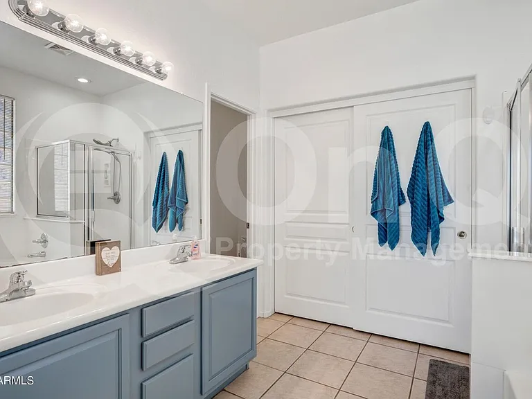 1674 E Aloe Pl — Photo 9