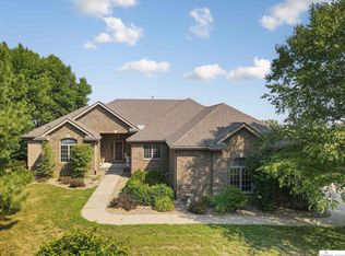 613 Sunset Dr, Fort Calhoun, NE 68023
