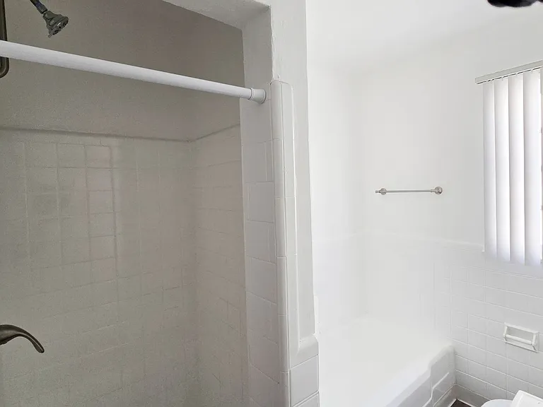 605 Kelton Ave — Photo 13