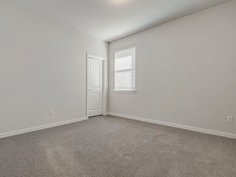 1366 Elaine Dr — Photo 8
