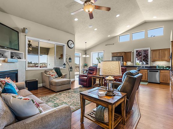 3rd image of 2581 SE Sagebrush Dr