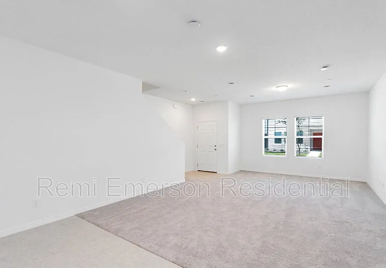 3150 Merton Aly — Photo 5