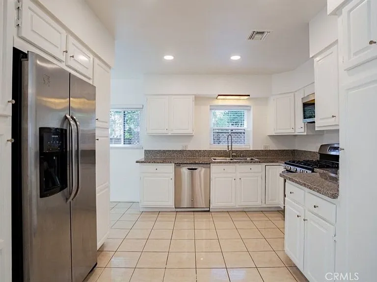 8960 Helms Pl — Photo 5