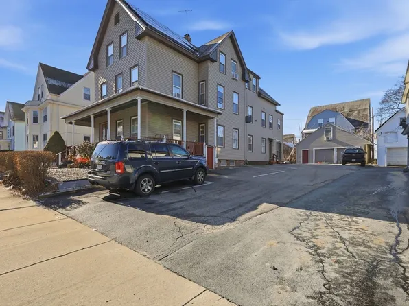 8 Lowell St, Worcester, MA 01603