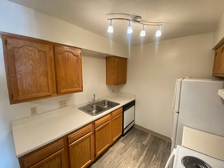 Superior Place Apartments — Photo 20