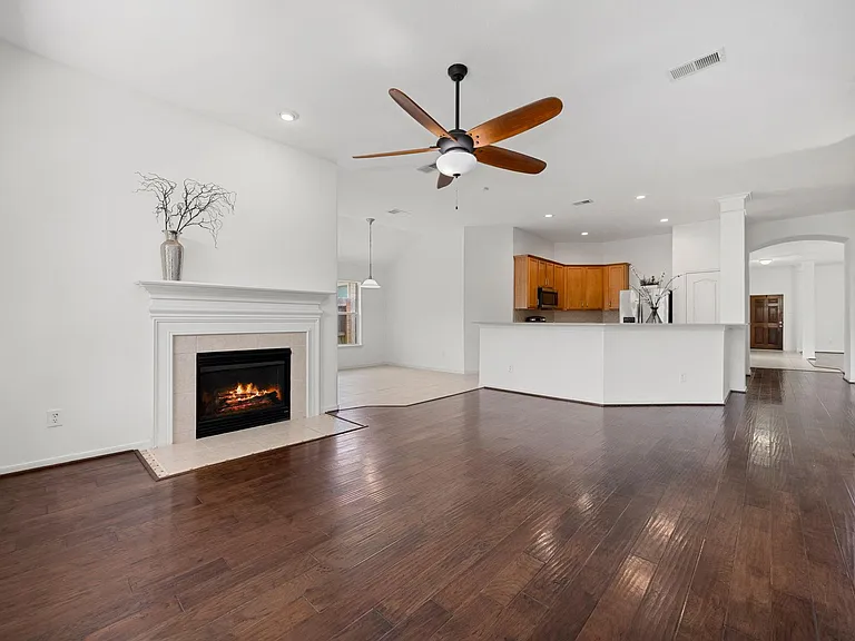25030 Emporia Point Ct — Photo 8