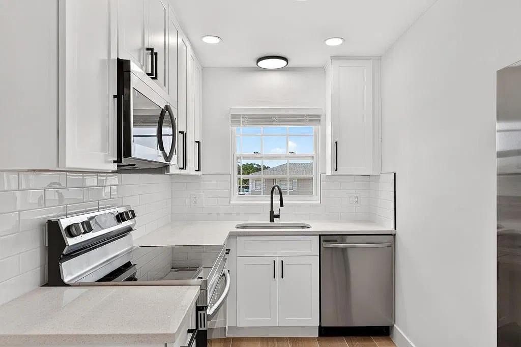 2 bed, 1.5 bath, 750 sqft, $1,599 — Photo 2
