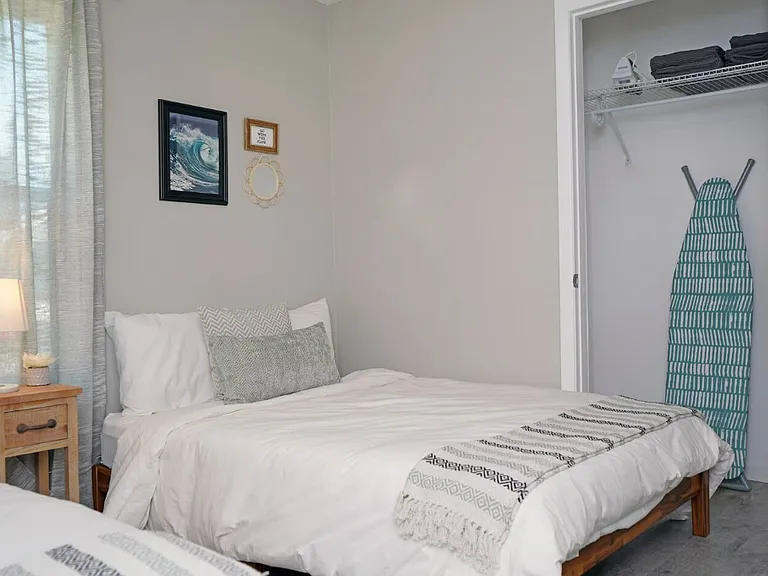 115 E Yonge St — Photo 19
