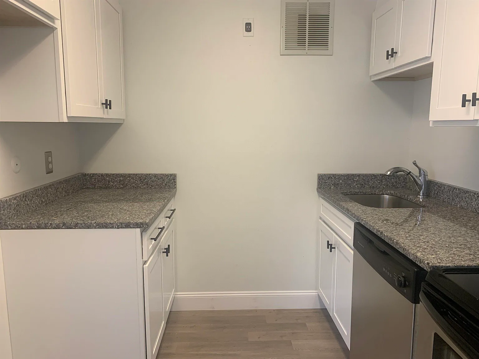 2 bed, 1.0 bath, 856 sqft, $2,250 — Photo 2