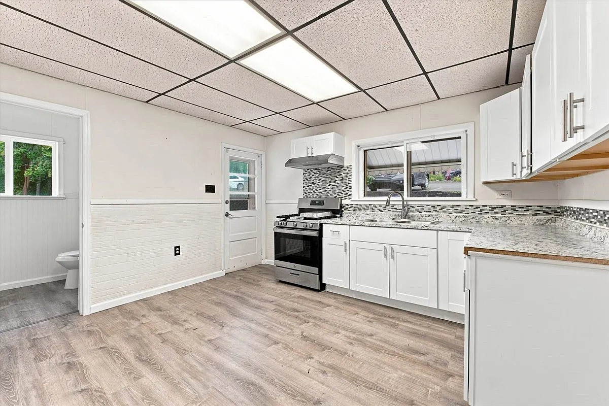 216 Andover St — Photo 3