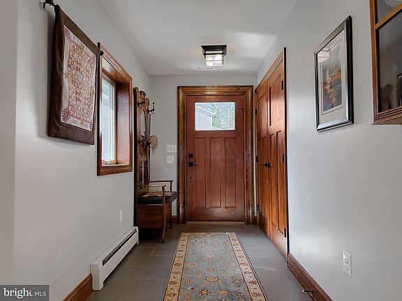 2nd image of 1586 Laurel Rd