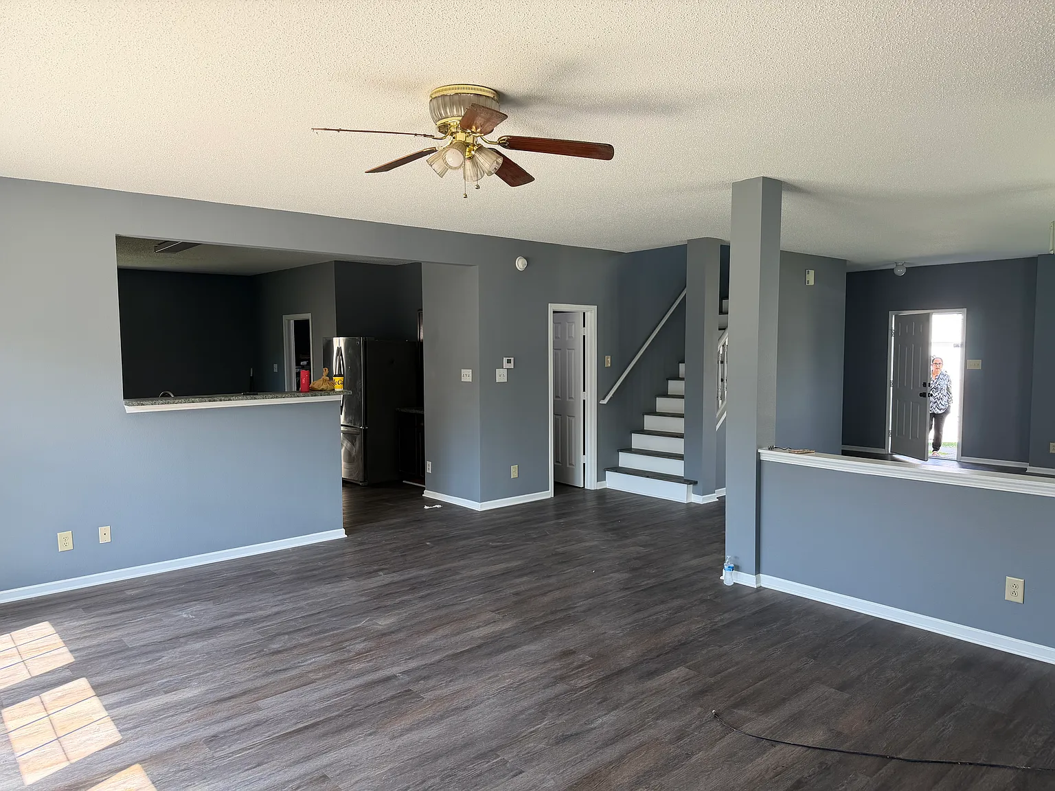 4 bed, 2.5 bath, 2900 sqft, $2,000 — Photo 3