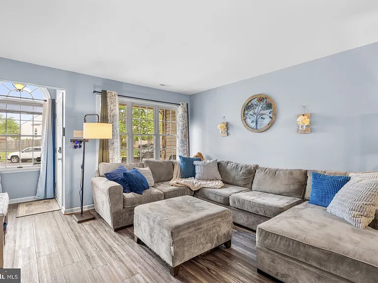 139 Carriage Ln — Photo 4